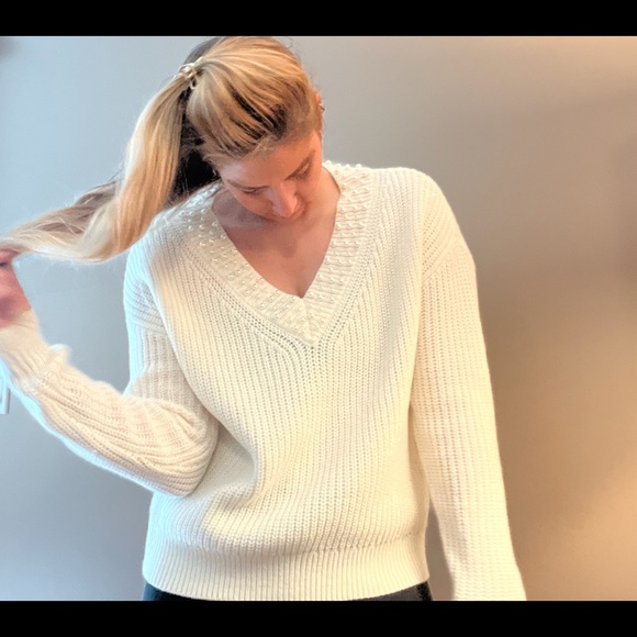 ❤️NWT.WHBM Cream V Neck Wool Sweater w. Pearls. SMALL. - Picture 2 of 12
